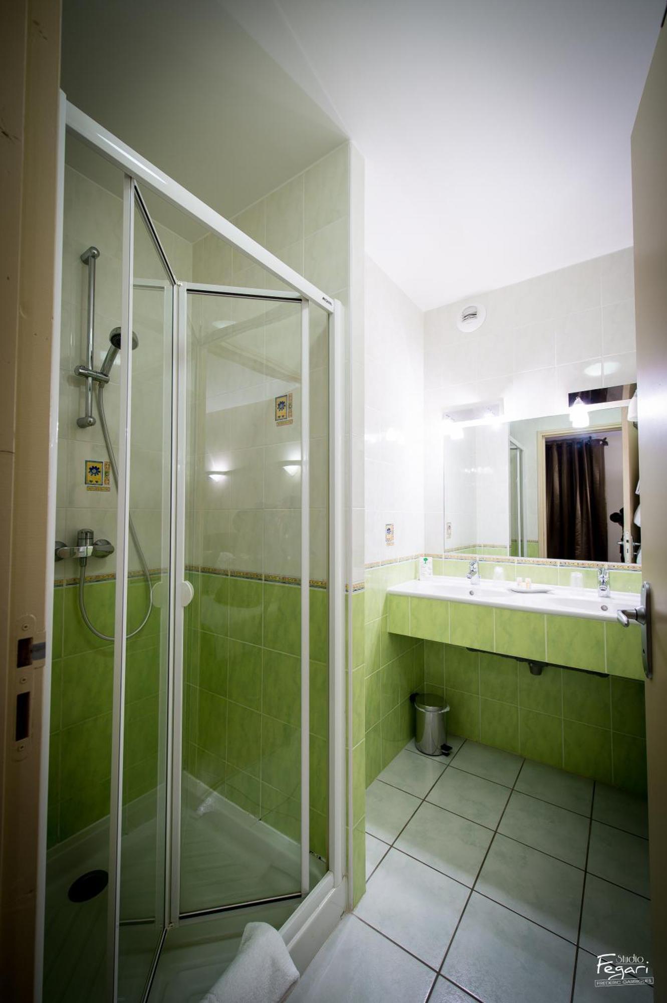 Hotel Le Lion D'Or Saint-Geniez-d'Olt Room photo
