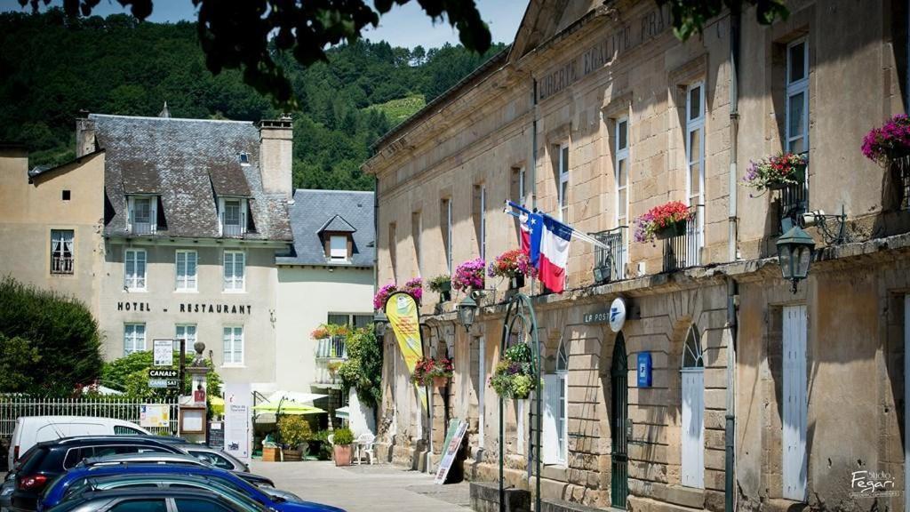 Hotel Le Lion D'Or Saint-Geniez-d'Olt Exterior photo